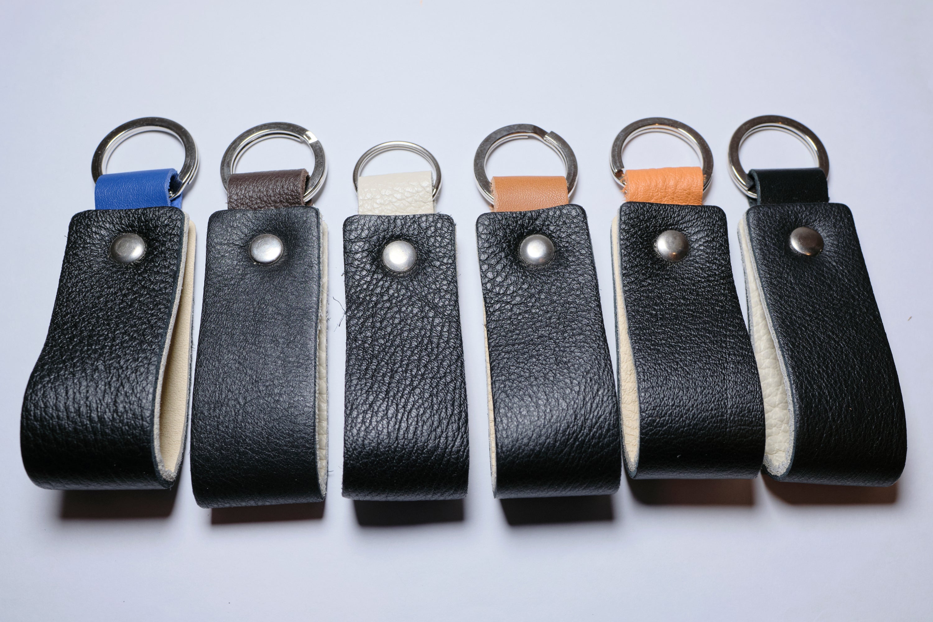 Nero Wallet - Cool Leather Keychain for Men and Women - Key Holder - Key Organizer - Double Colors Leather - Set of 2 - Random Colors - minimalist mens wallet