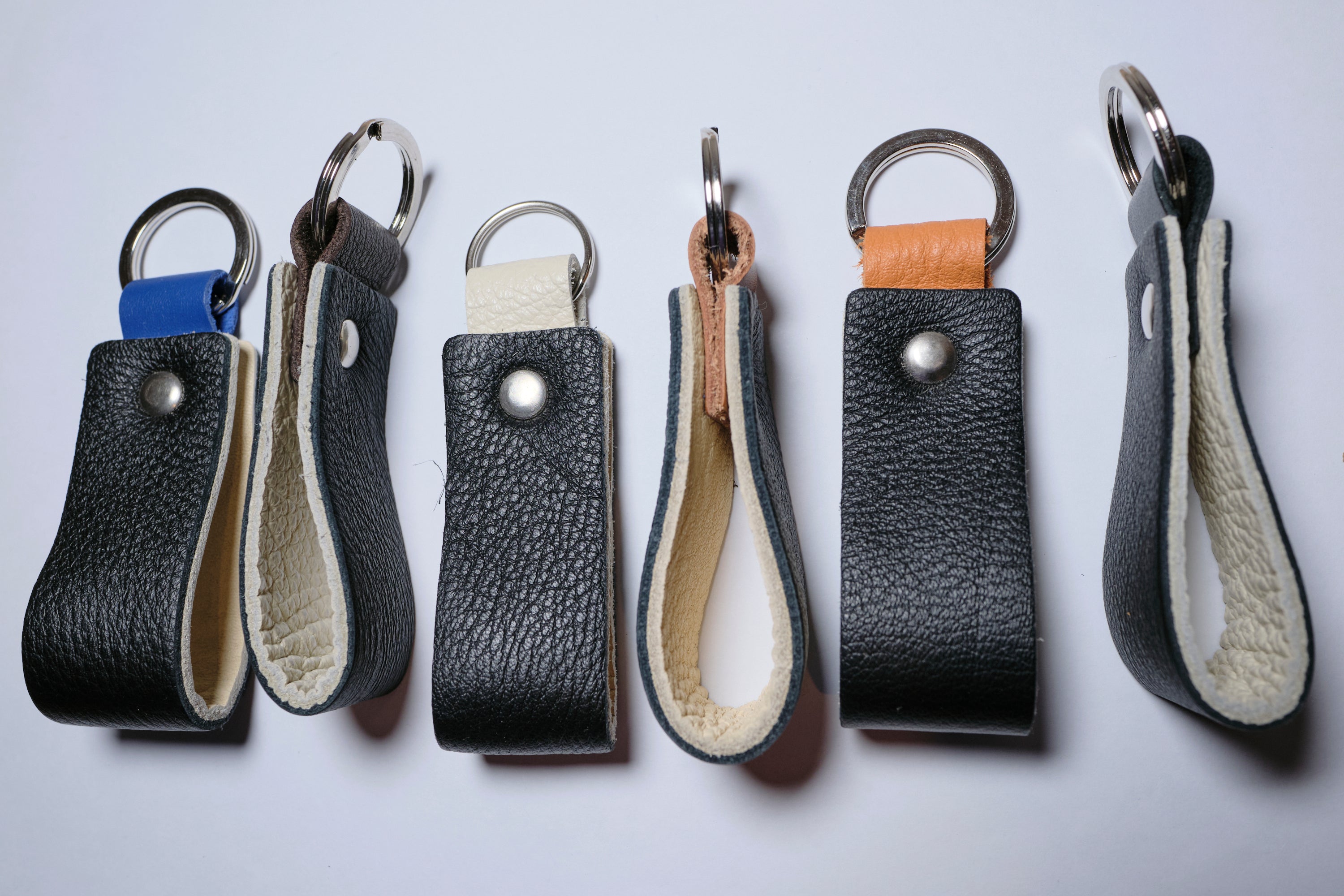 Nero Wallet - Cool Leather Keychain for Men and Women - Key Holder - Key Organizer - Double Colors Leather - Set of 2 - Random Colors - minimalist mens wallet